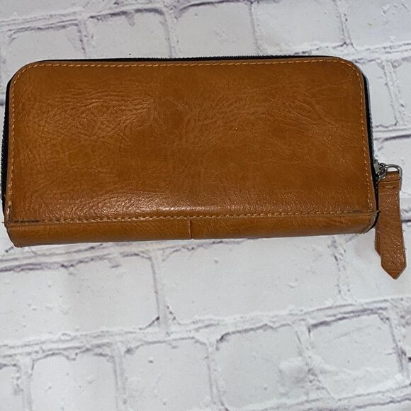 Kennth Cole Reaction wristlet - Picture 2 of 6